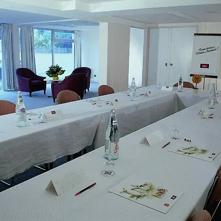 Mercure Lo Centre فندق سانت لو