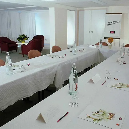 Mercure Lo Centre 4* سانت لو