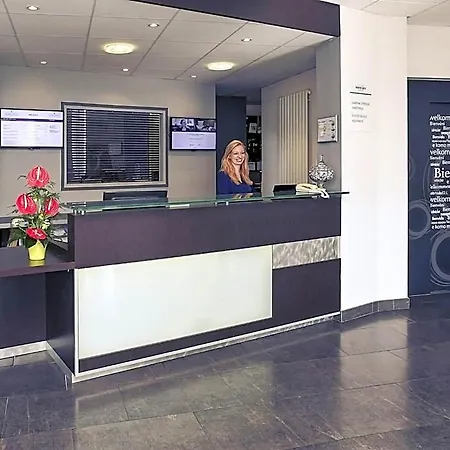 Mercure Lo Centre Hotel 4*